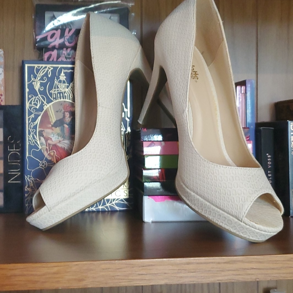 Heels - Picture 3 of 3